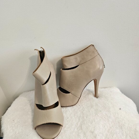 NWOT bottines ouvertes à talon Le Chateau - Picture 2 of 5